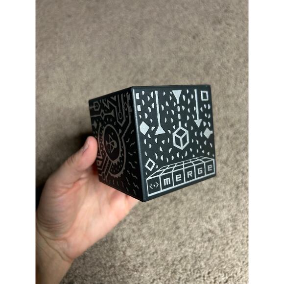 Merge Cube Hold Holograms in Your Hand Virtual Game Toy for IOS Android Tablet - Picture 1 of 4